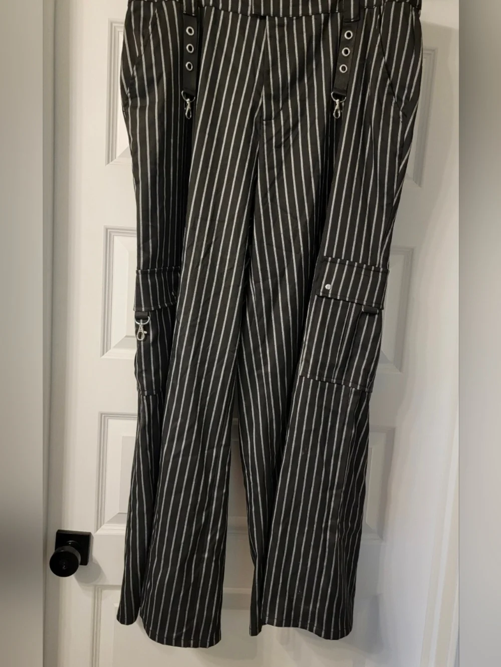NWOT Hot Topic Black White Pinstripe Wide Leg Pants WITHOUT CHAINS Size 2X - Picture 2 of 5